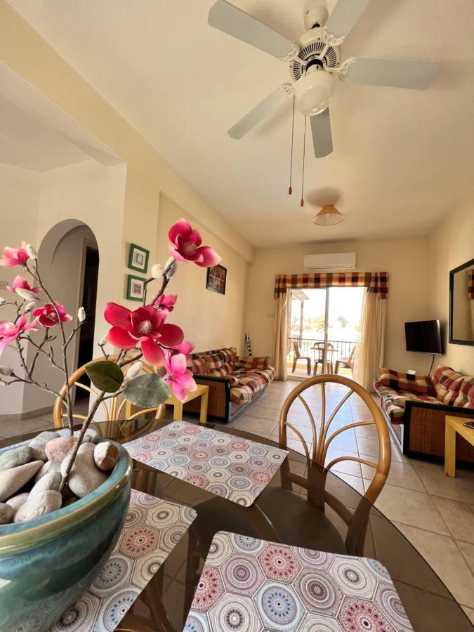 Sirena Kings Apartment Paphos Bagian luar foto