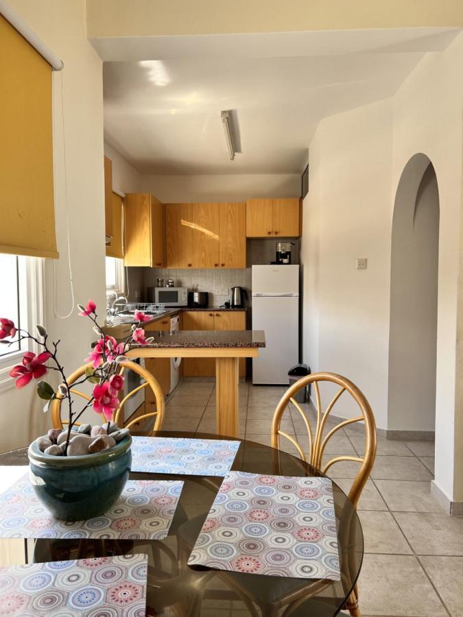 Sirena Kings Apartment Paphos Bagian luar foto