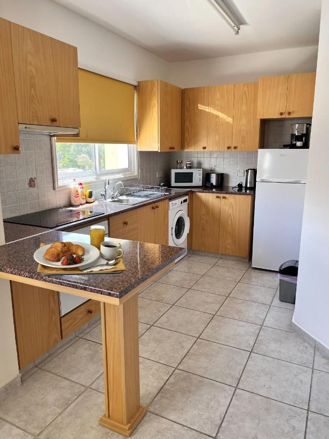 Sirena Kings Apartment Paphos Bagian luar foto