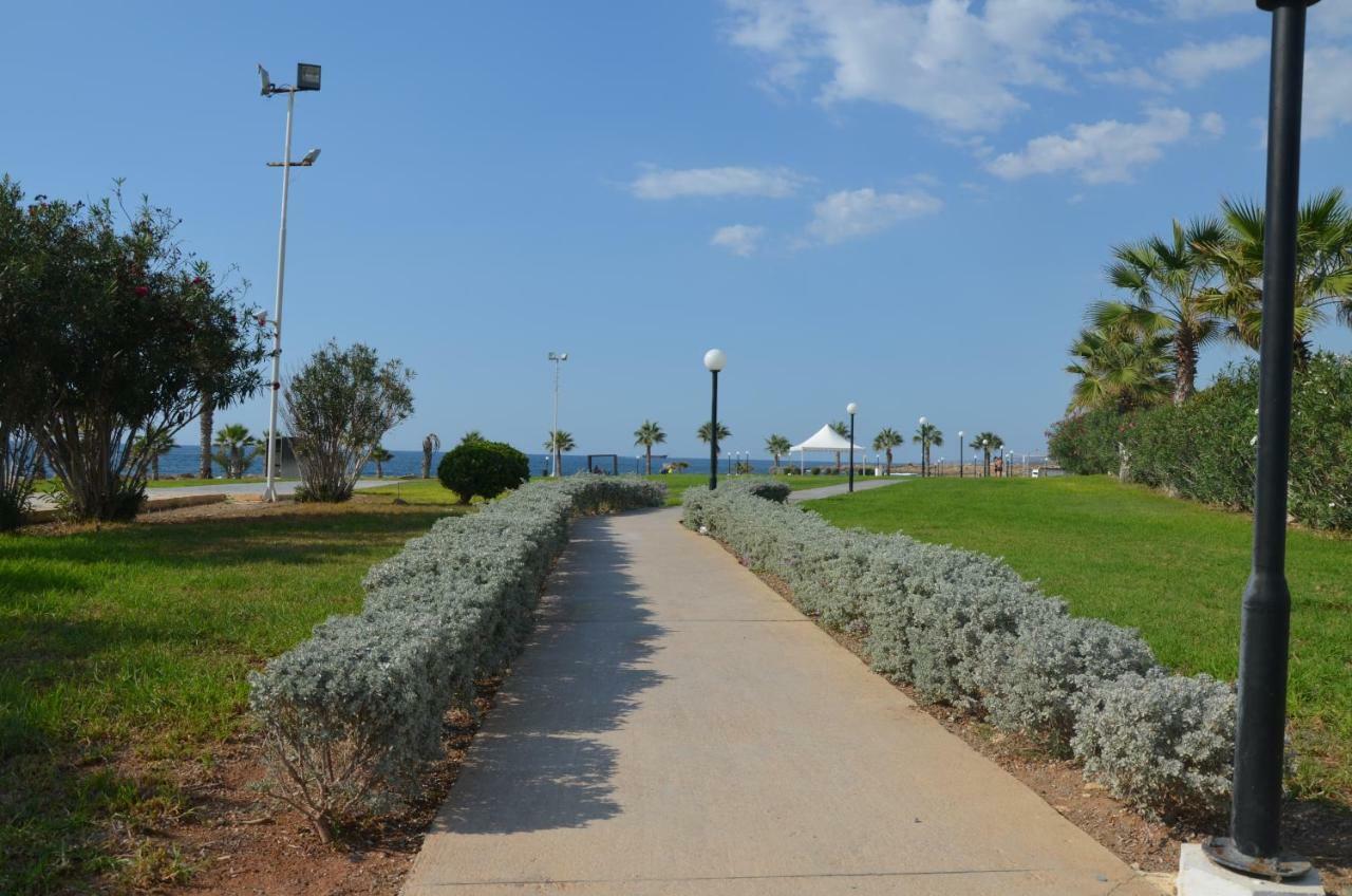 Sirena Kings Apartment Paphos Bagian luar foto